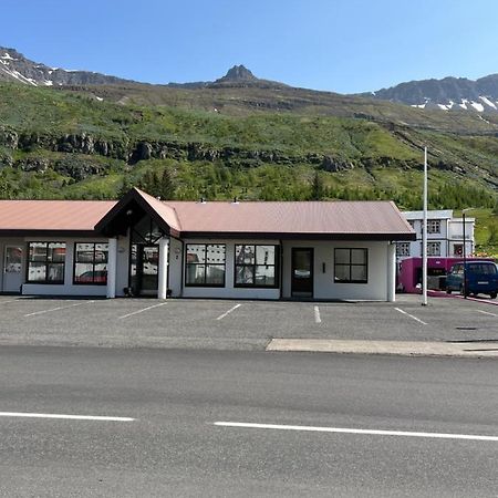 Media Luna Guesthouse Seythisfjorthur Exterior photo